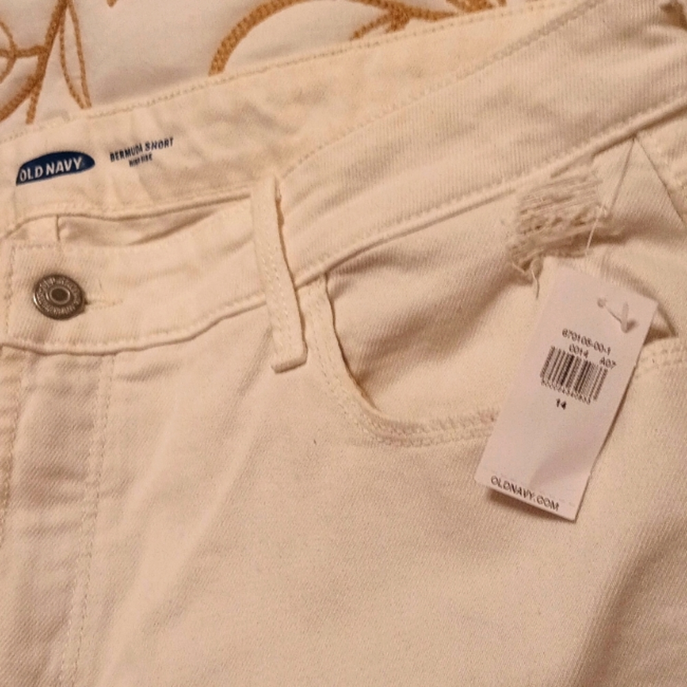 Bermuda Shorts - Picture 6 of 6
